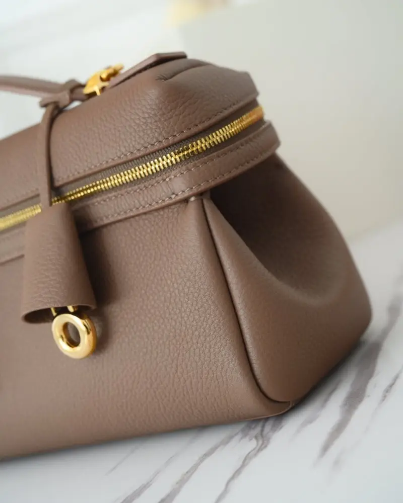 Loro Piana A bag women's Extra Softy Bag L29 — Photo 4