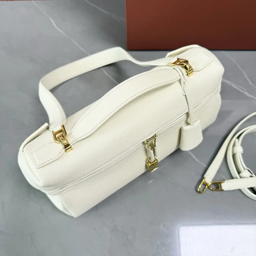 Loro Piana A bag women's Extra Softy Bag L29 — Photo 5