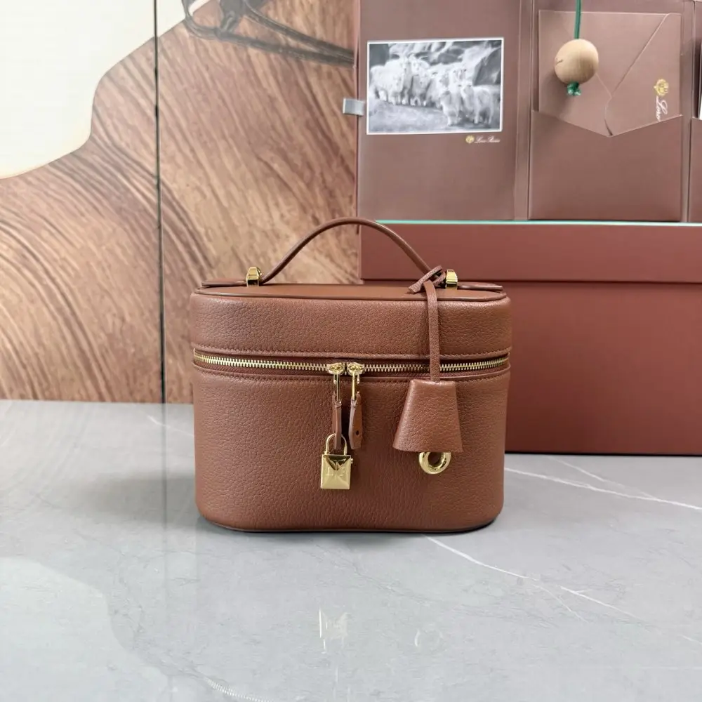 Loro Piana — Сумка жіноча Extra Softy Case L21