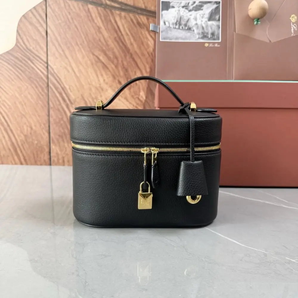 Loro Piana — A bag women's Extra Softy Case L21