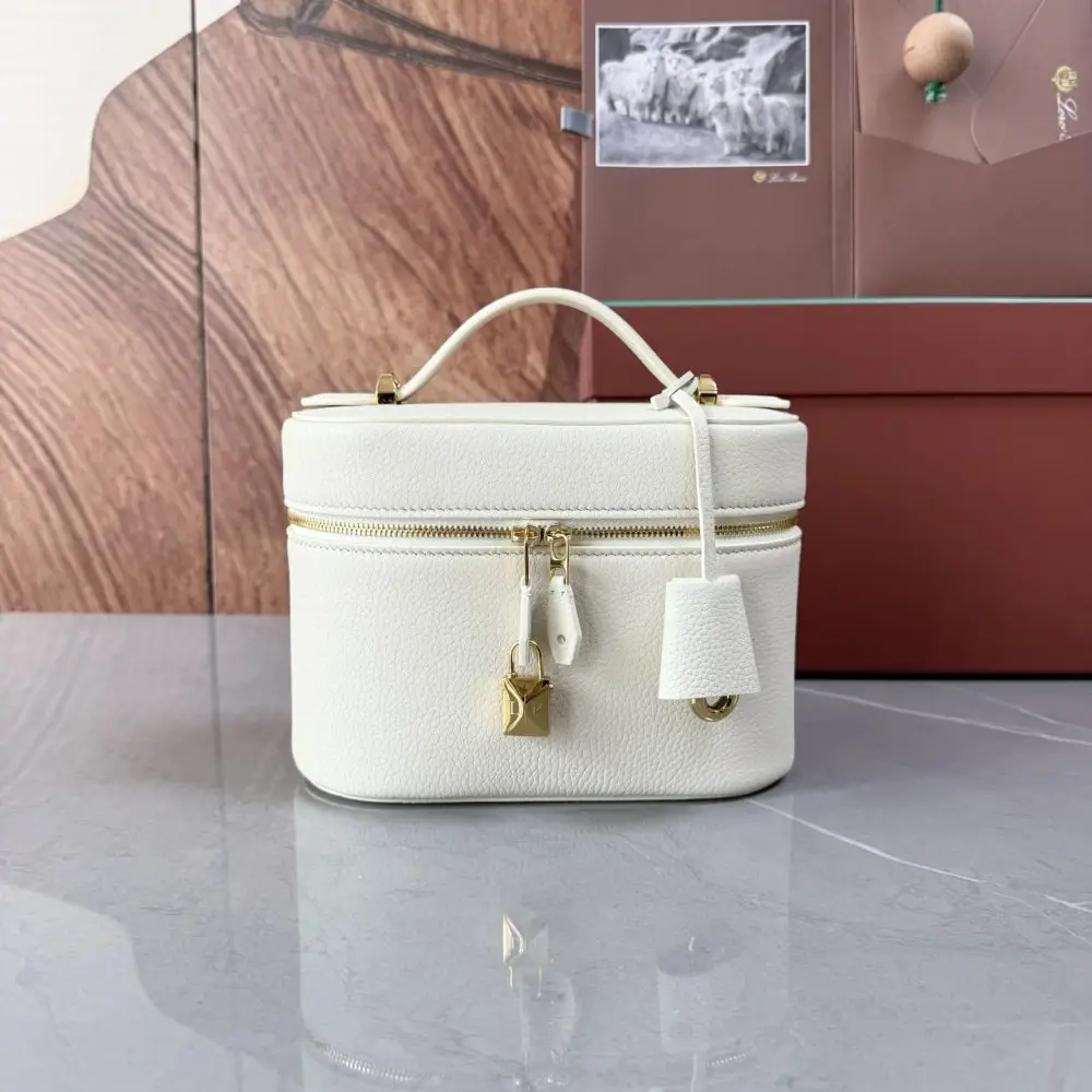 Loro Piana — A bag women's Extra Softy Case L21