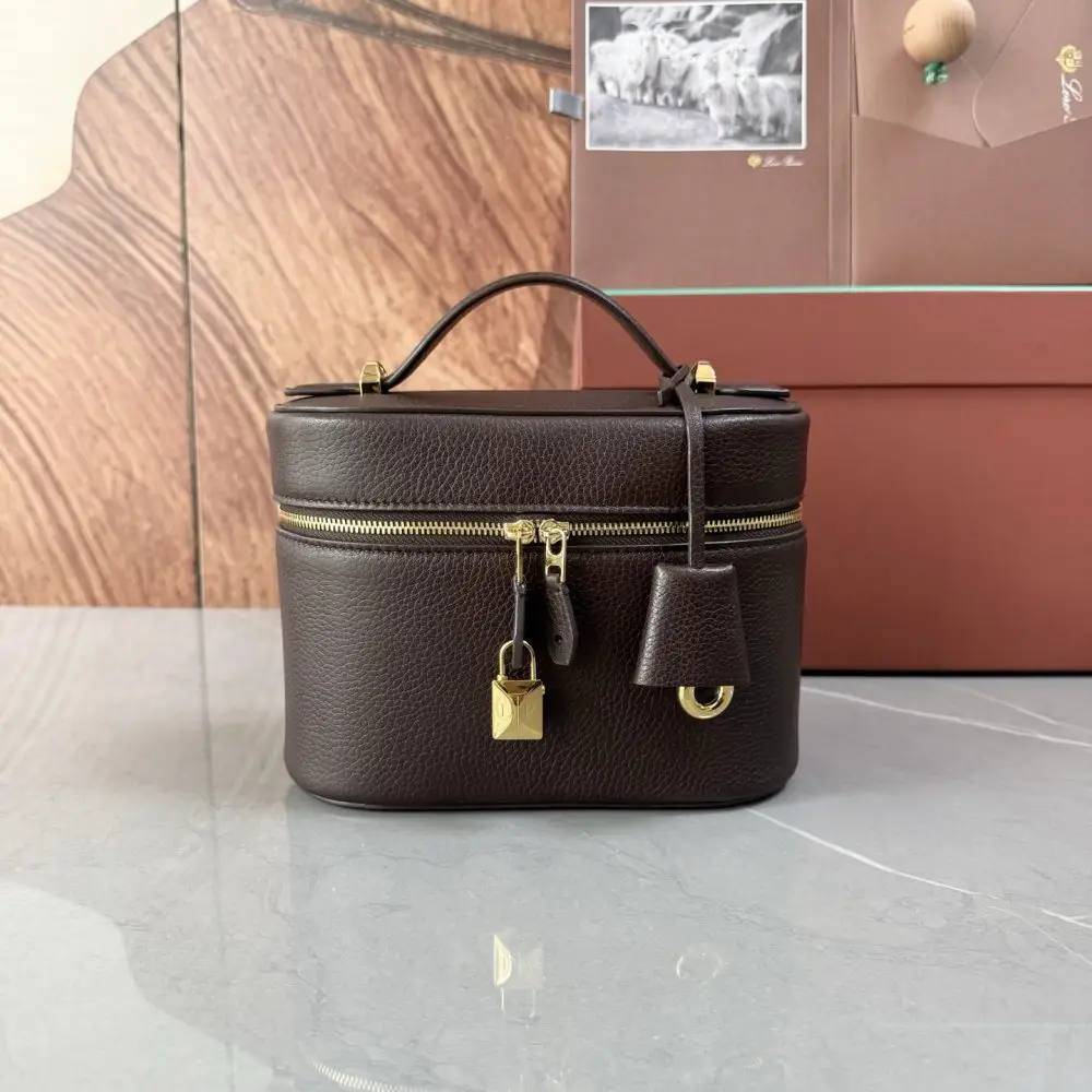 Loro Piana — A bag women's Extra Softy Case L21