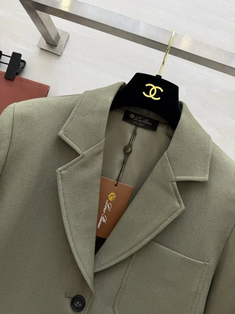 Loro Piana A jacket female — Photo 2