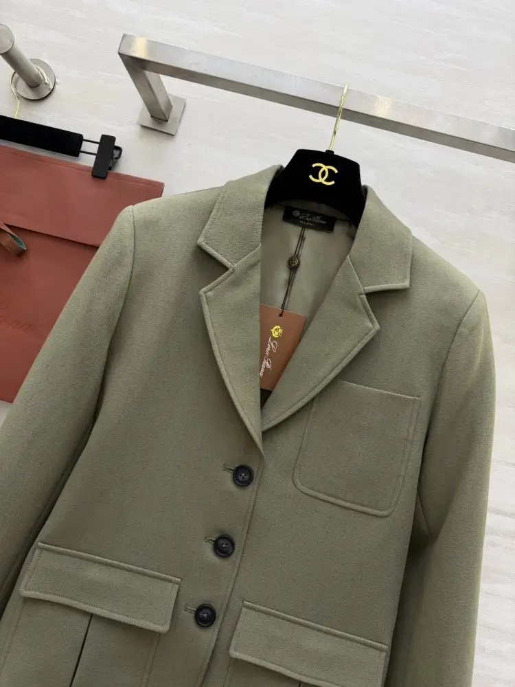 Loro Piana A jacket female — Photo 3
