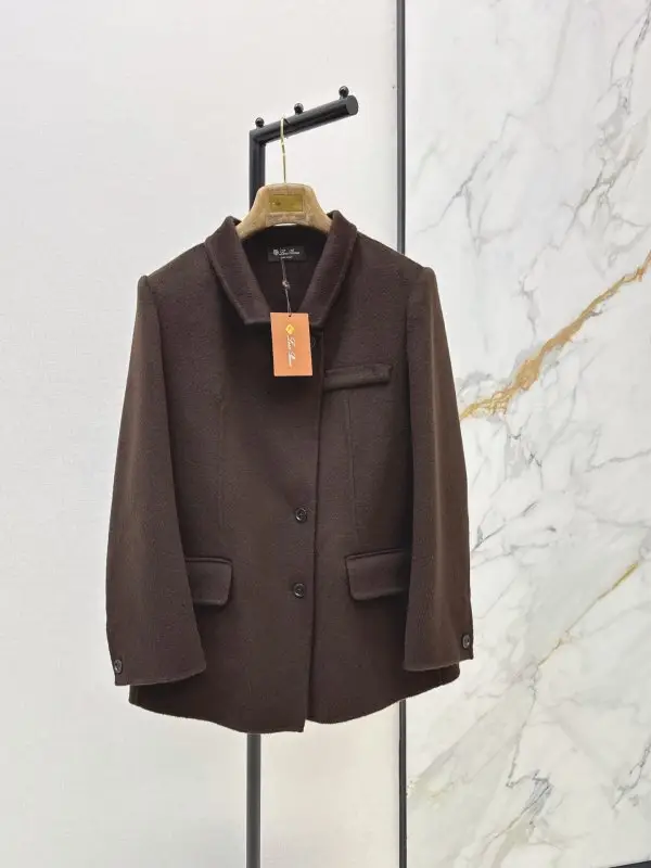 Loro Piana Bilateral wool coat from lapels — Photo 1