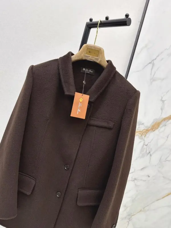Loro Piana Bilateral wool coat from lapels — Photo 2