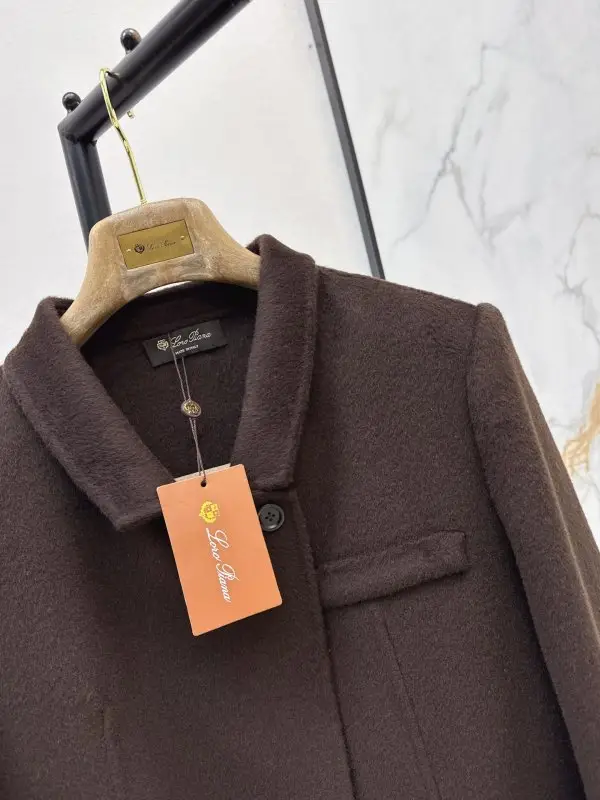Loro Piana Bilateral wool coat from lapels — Photo 3