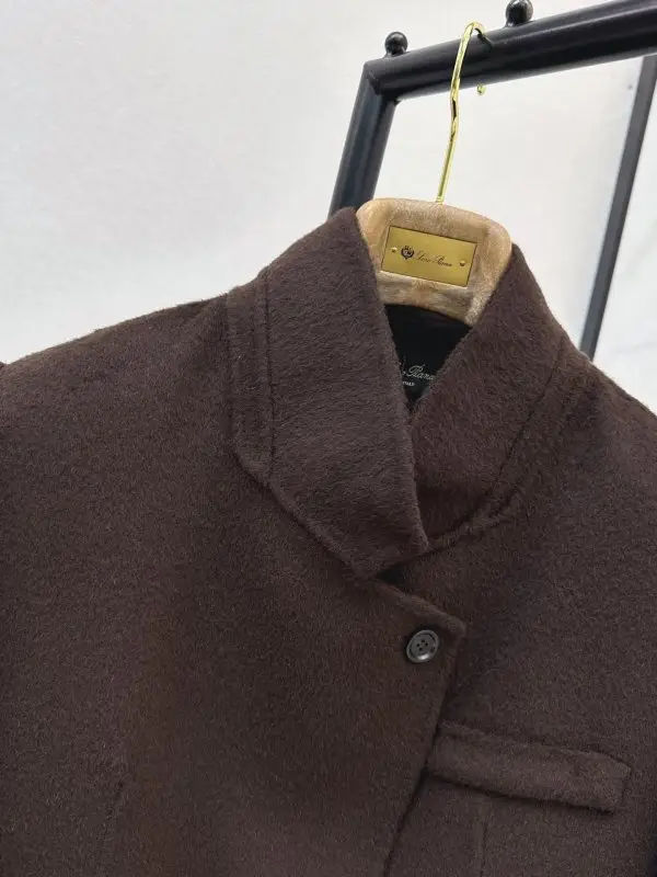 Loro Piana Bilateral wool coat from lapels — Photo 4