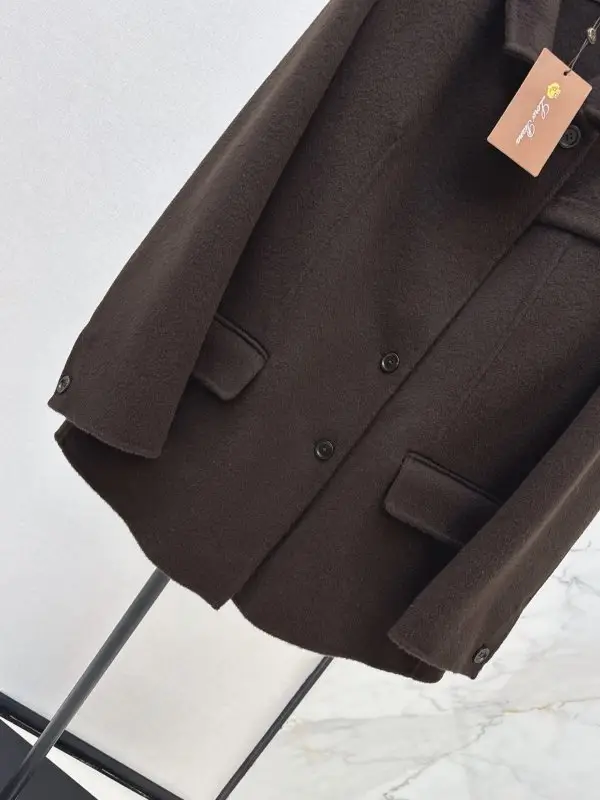 Loro Piana Bilateral wool coat from lapels — Photo 5