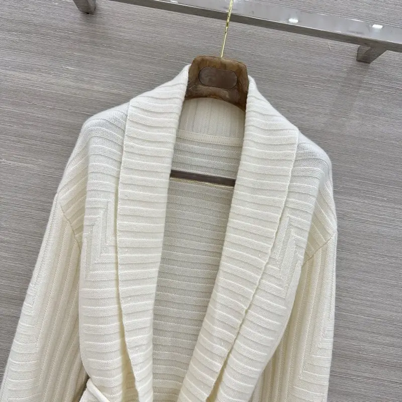 Loro Piana Cardigan woolen female — Photo 2