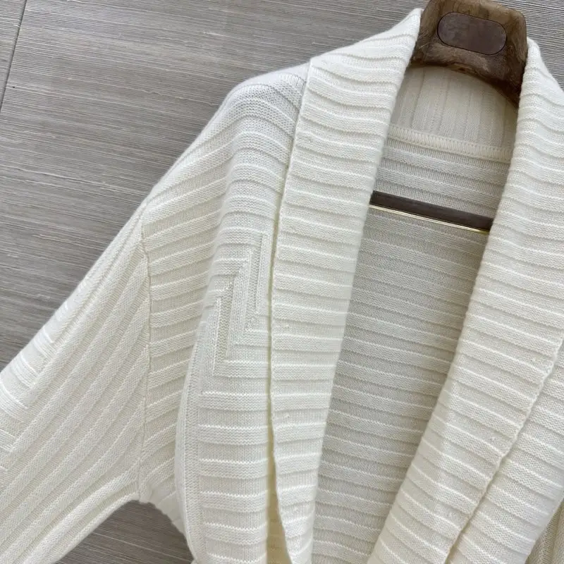 Loro Piana Cardigan woolen female — Photo 3