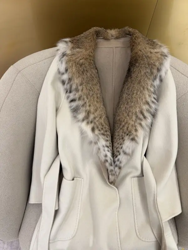Loro Piana Cashmere coat women's from fur Canadian lynx — Photo 4