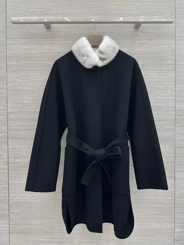 Loro Piana — Cashmere women's coat from collar of mink
