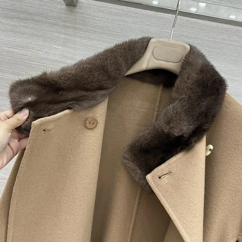 Loro Piana Кашемировое женское пальто с воротником из норки — Фото 4