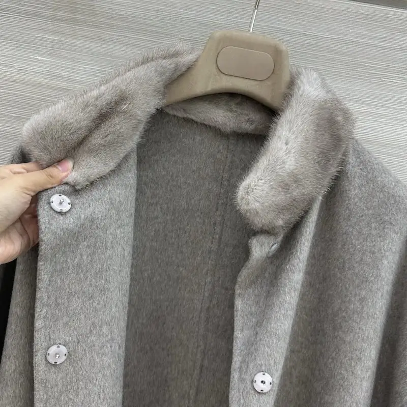 Loro Piana Кашемировое женское пальто с воротником из норки — Фото 4
