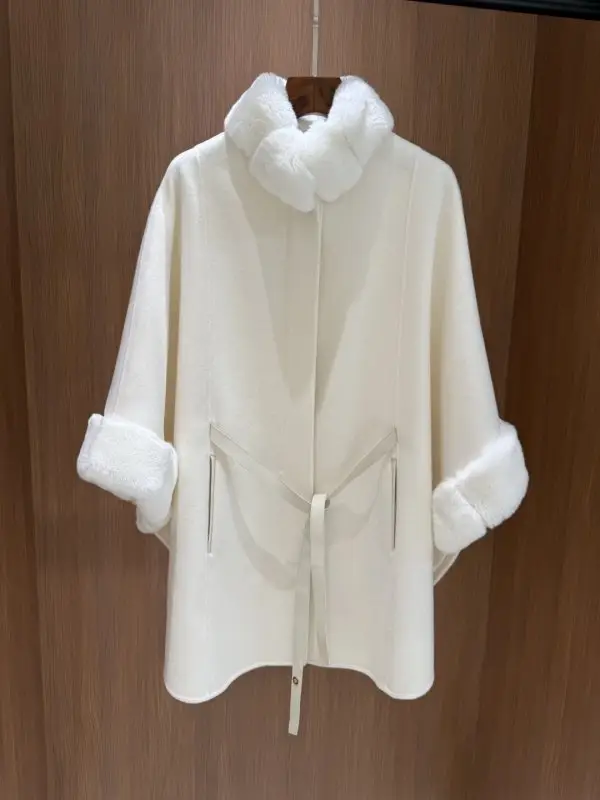 Loro Piana — Кашемировое женское пальто с воротником из кроличьего меха