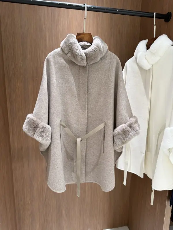 Loro Piana Кашемірове жіноче пальто з коміром з кролячого хутра — Фото 3