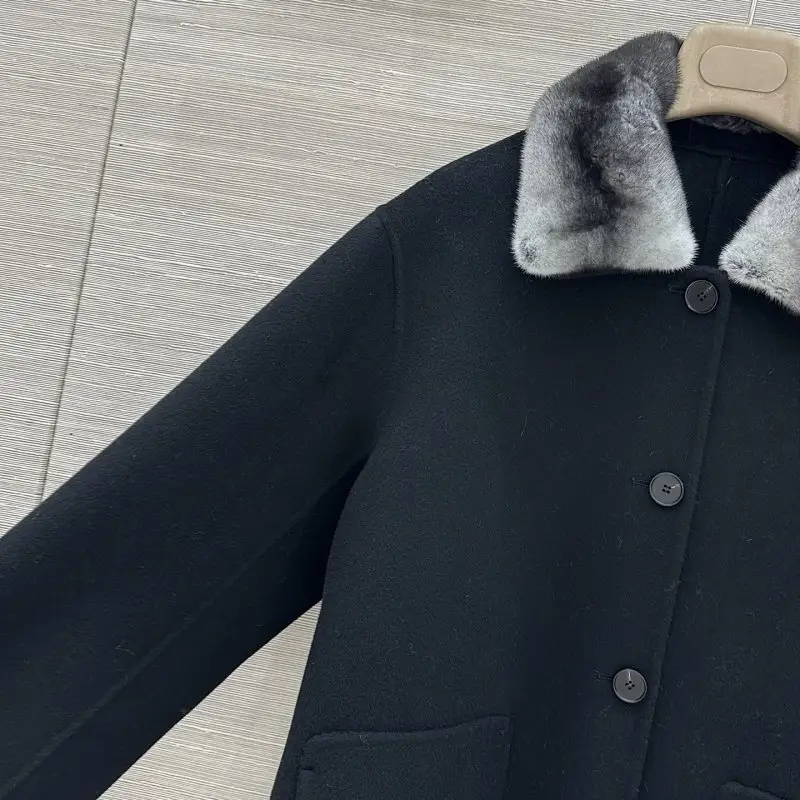 Loro Piana Cashmere women's coat from норковым fur — Photo 3