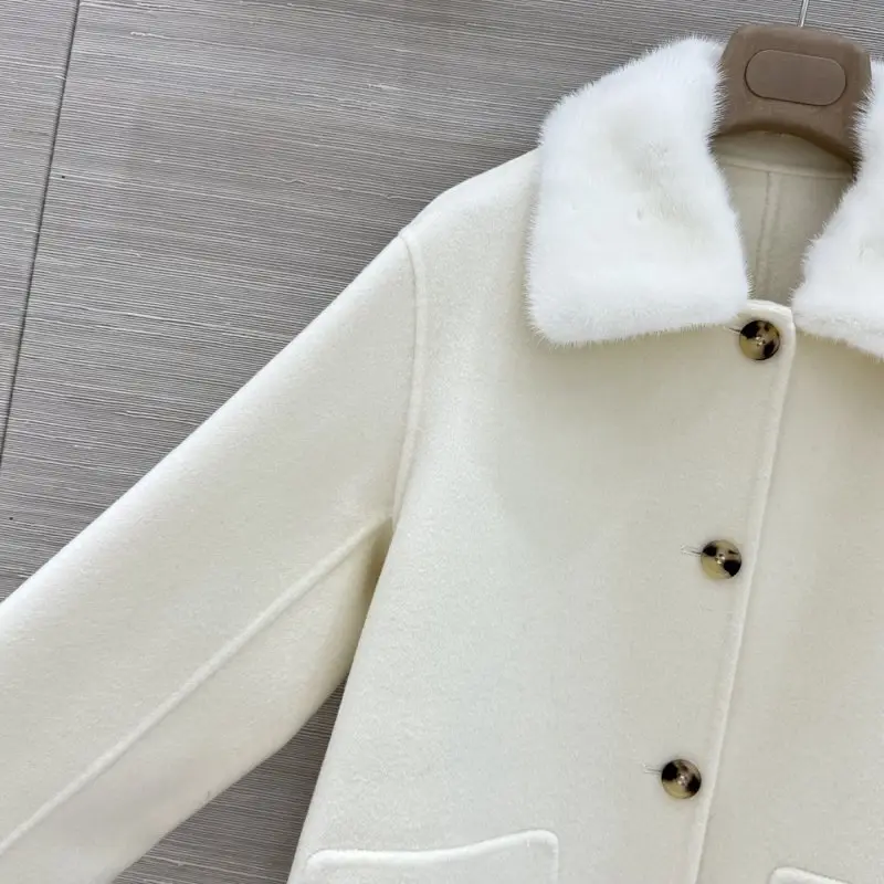 Loro Piana Cashmere women's coat from норковым fur — Photo 3