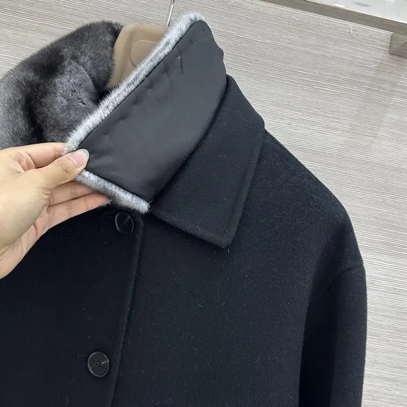 Loro Piana Cashmere women's coat from норковым fur — Photo 4