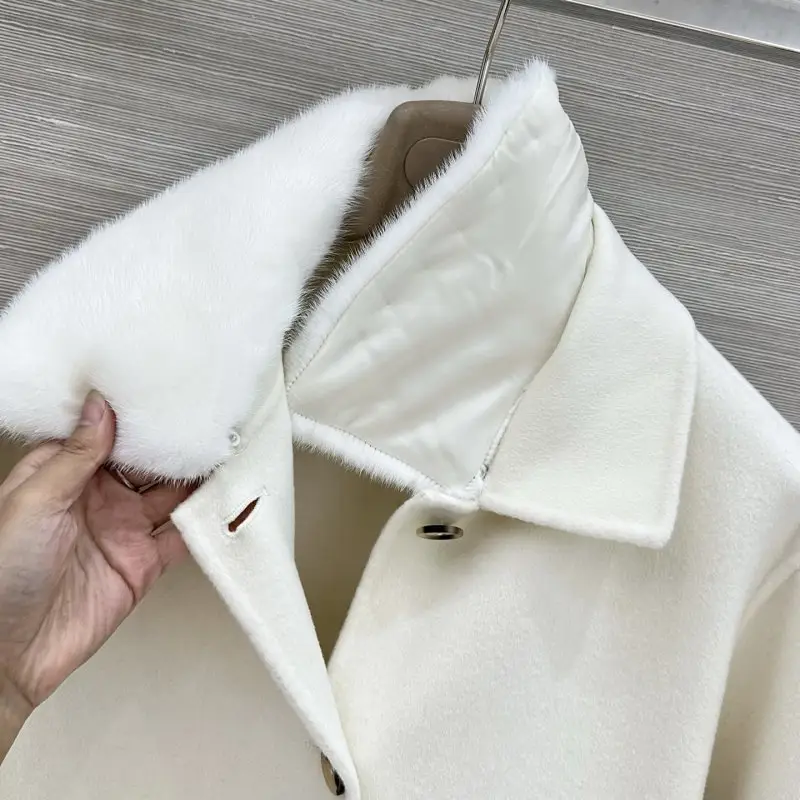 Loro Piana Cashmere women's coat from норковым fur — Photo 5