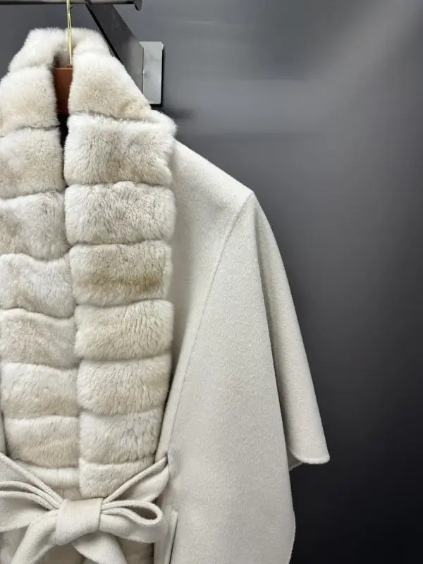Loro Piana Кашемировое женское пальто с кроличьим мехом — Фото 3