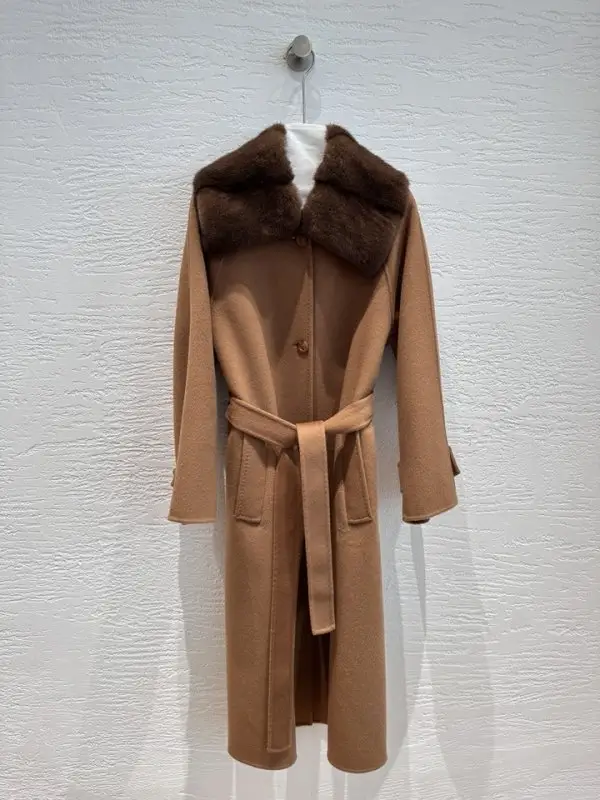 Loro Piana — Пальто з кашеміру і коміром з норки