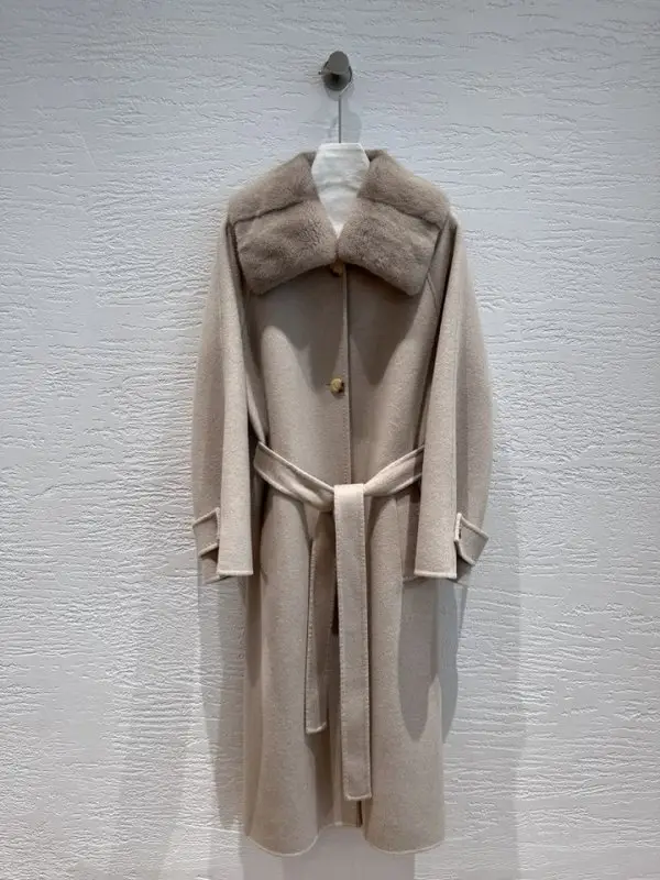 Loro Piana — Пальто з кашеміру і коміром з норки