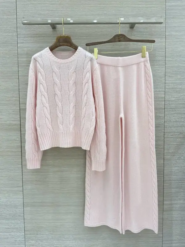 Loro Piana Costume cashmere female — Photo 1