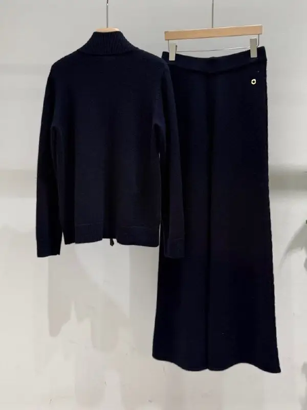 Loro Piana Costume cashmere female — Photo 3