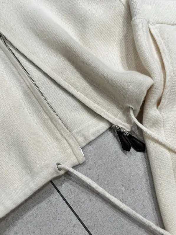 Loro Piana Costume cashmere female — Photo 4