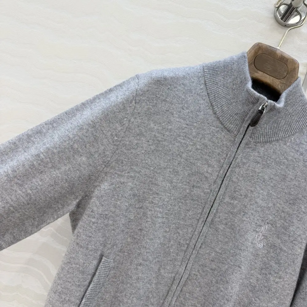 Loro Piana Costume cashmere female — Photo 5