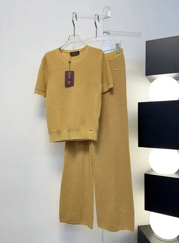 Loro Piana — Costume woolen knitted female