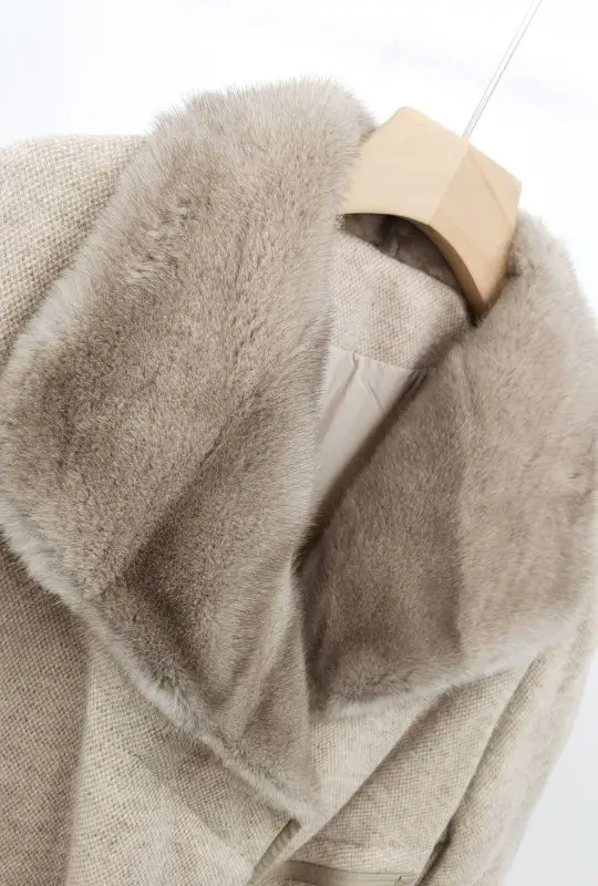 Loro Piana Down jacket female from норковым fur — Photo 2
