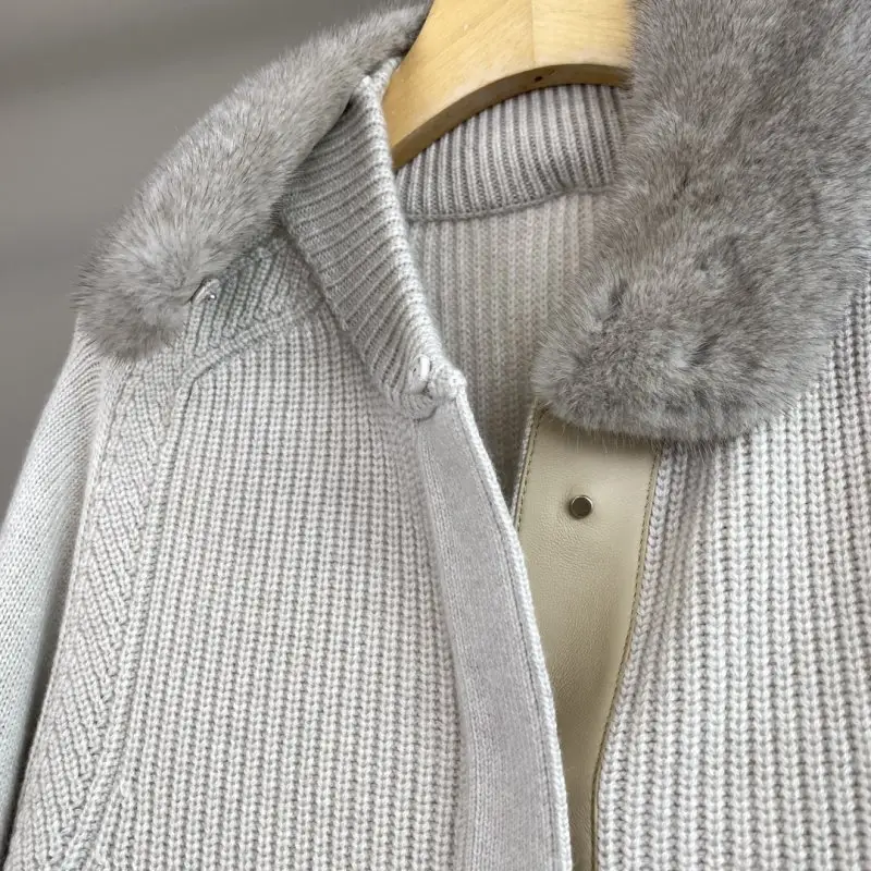 Loro Piana Женский кашемировый кардиган с меховым воротником — Фото 3