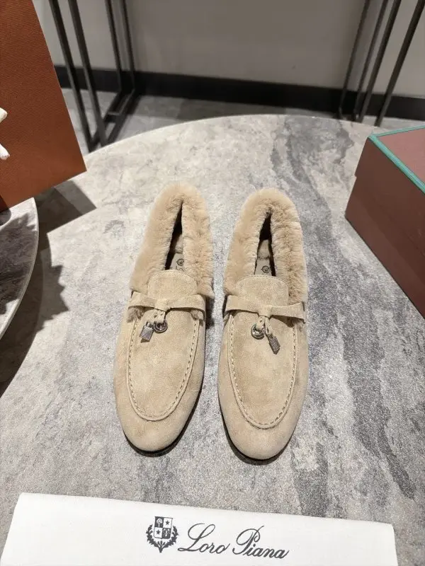 Loro Piana — Лоферы женские на меху