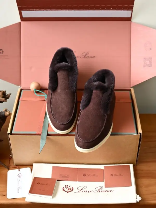 Loro Piana — Лоферы женские на меху
