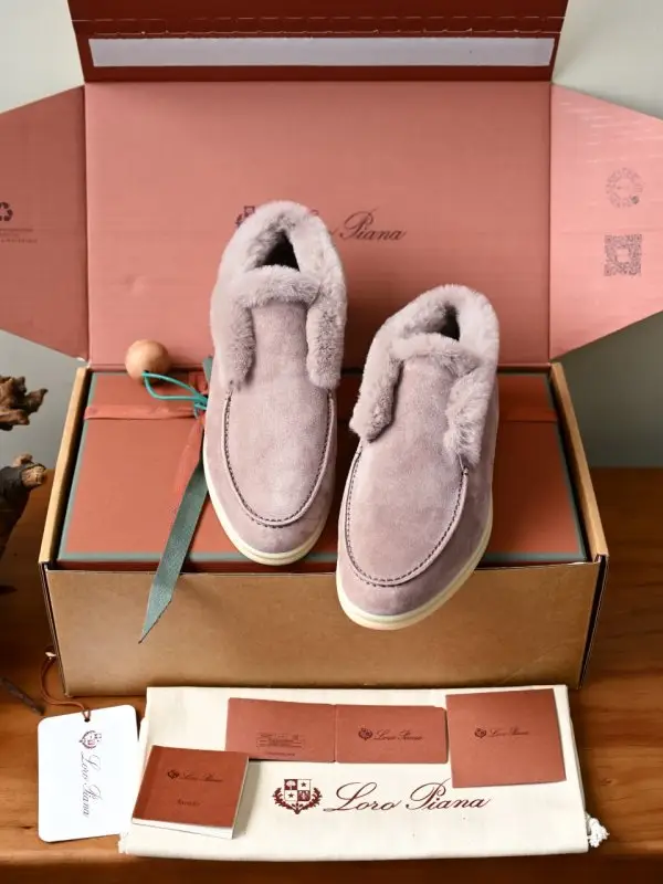 Loro Piana — Лоферы женские на меху