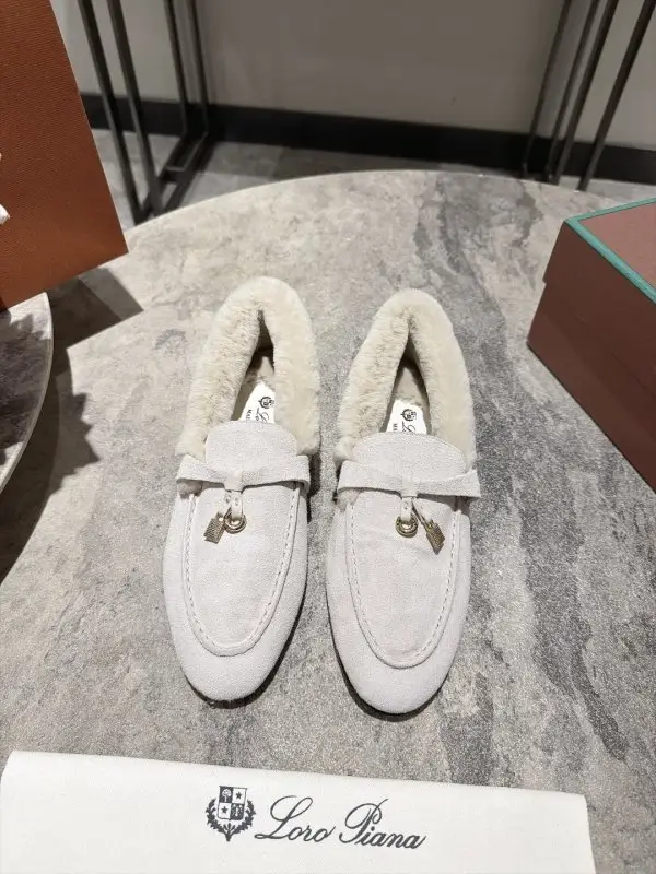 Loro Piana — Лоферы женские на меху