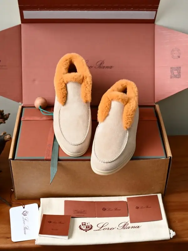 Loro Piana — Лоферы женские на меху