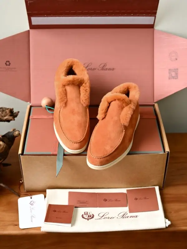 Loro Piana — Лоферы женские на меху