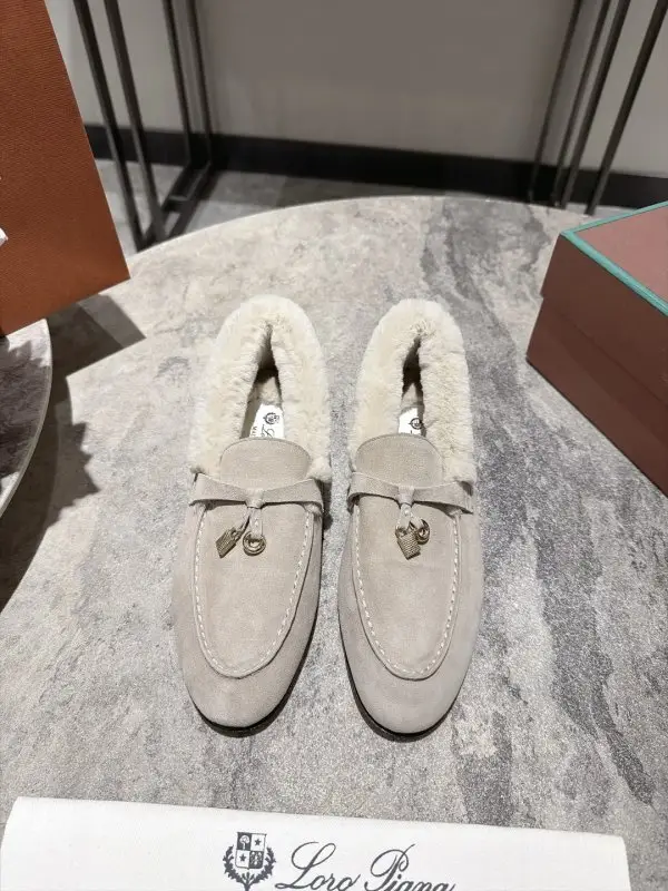 Loro Piana — Лоферы женские на меху