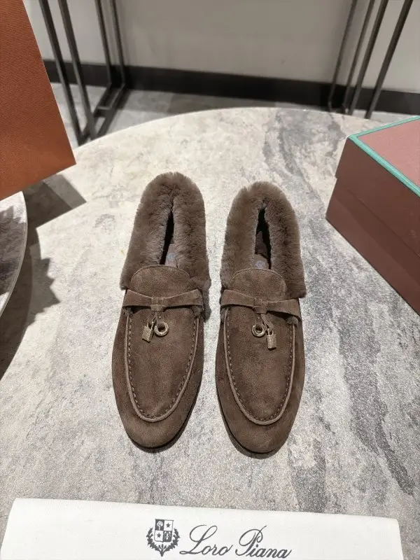 Loro Piana — Лоферы жіночі на хутрі