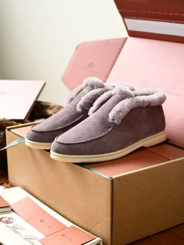Loro Piana Лоферы women's on fur — Photo 2