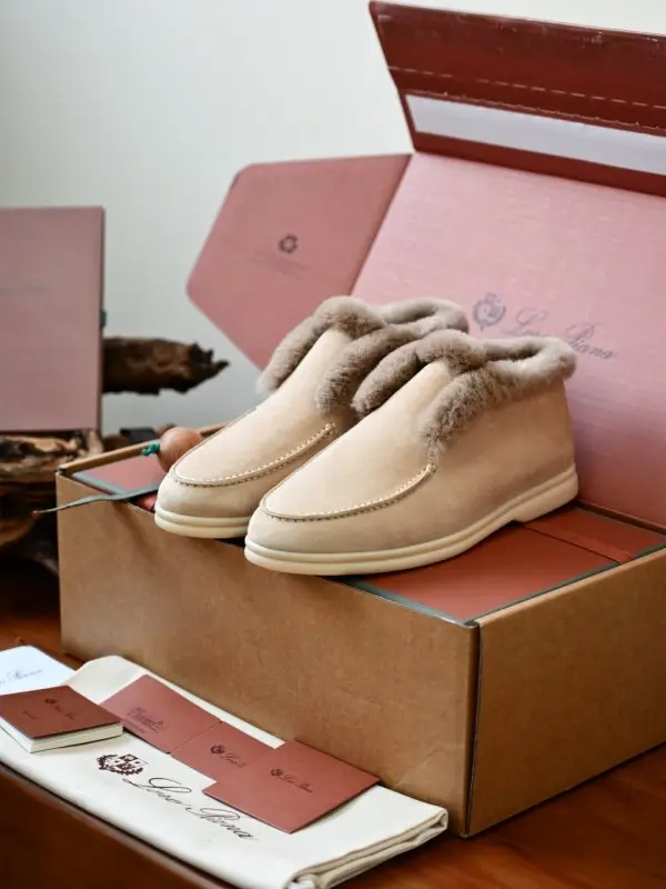 Loro Piana Лоферы women's on fur — Photo 2