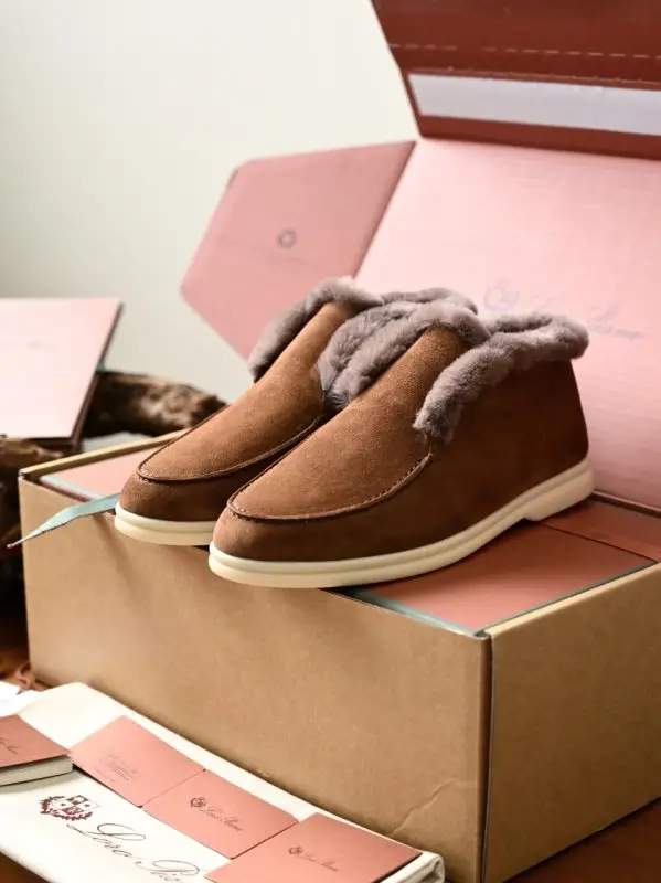 Loro Piana Лоферы women's on fur — Photo 2