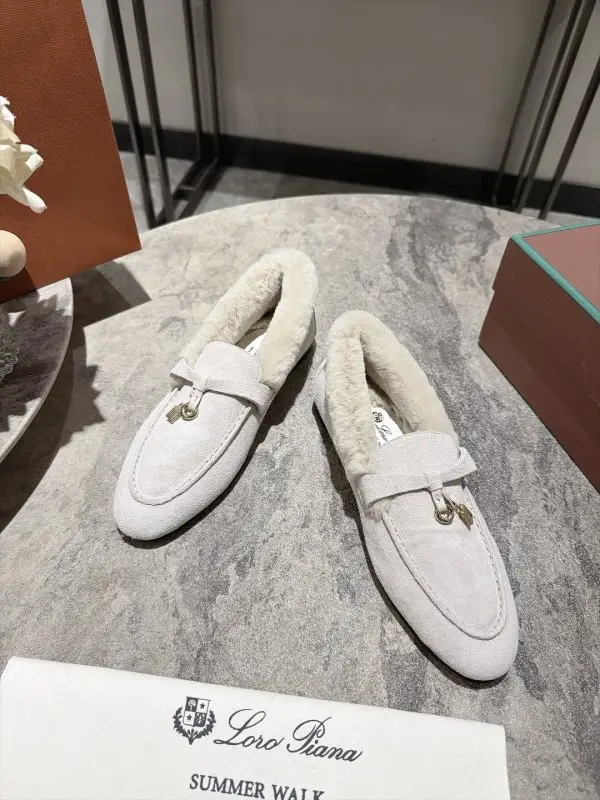Loro Piana Лоферы женские на меху — Фото 2