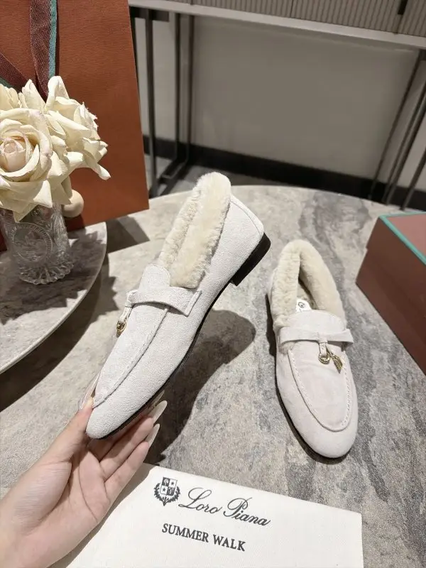 Loro Piana Лоферы женские на меху — Фото 3