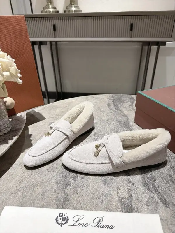 Loro Piana Лоферы женские на меху — Фото 4