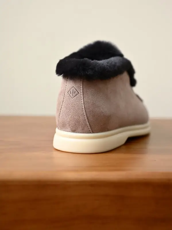 Loro Piana Лоферы women's on fur — Photo 5